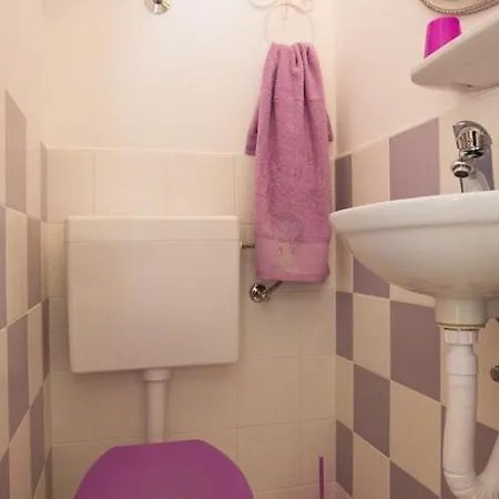 Gugily- Double With Shared Bathroom Ljubi Asta Apartment *