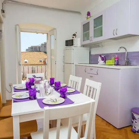 Gugily- Double With Shared Bathroom Ljubi Asta Apartment *